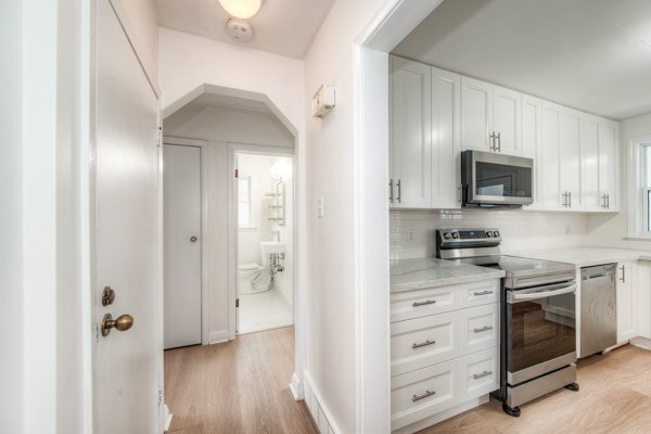 Building Photo - 98 Ellis Av