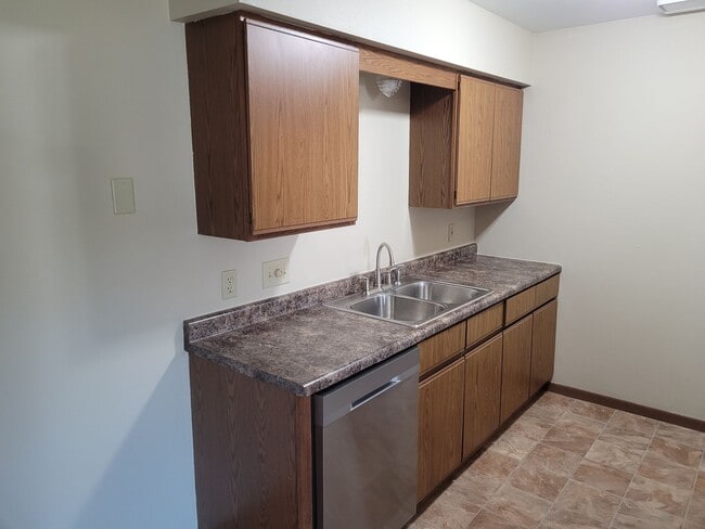 Building Photo - 2205 Sylvan Way