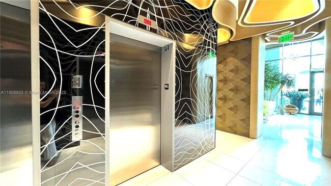 Foto del edificio - 501 NE 31st St