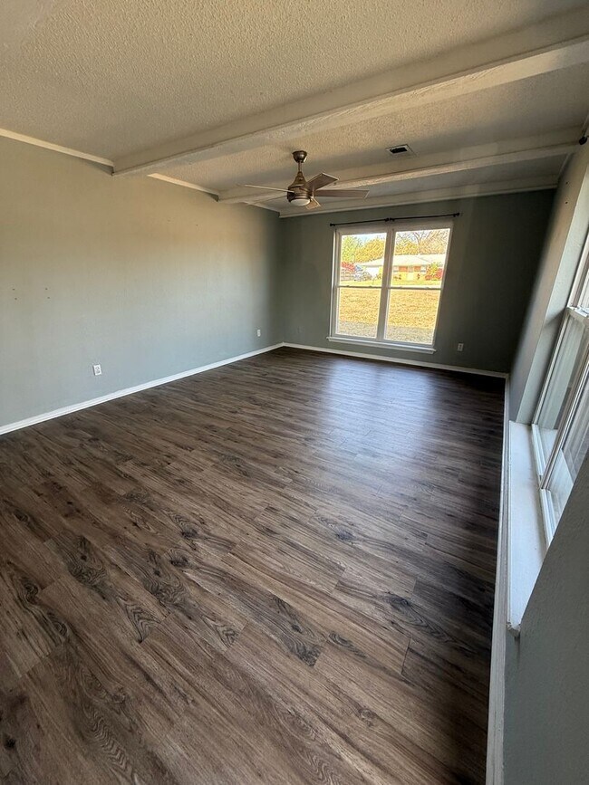 Foto del edificio - $1,500 MOVE-IN SPECIAL