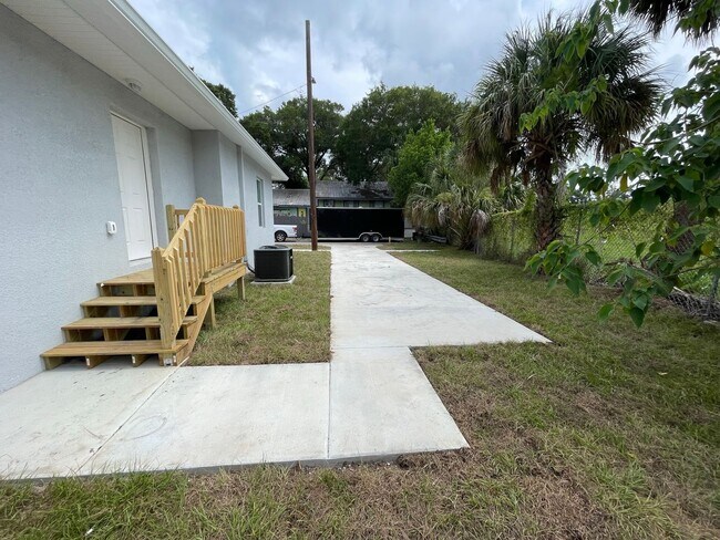 Foto del edificio - 8417 N Seminole Ave