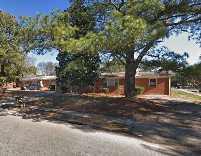 Foto del edificio - 409 Rose Ln