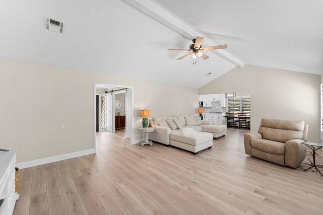 Foto del edificio - 28814 Holly Hill Dr