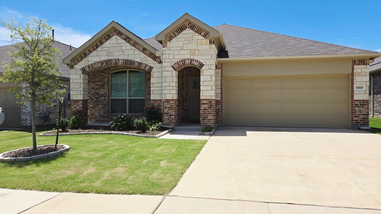 Foto principal - 3321 Kingsdown Dr