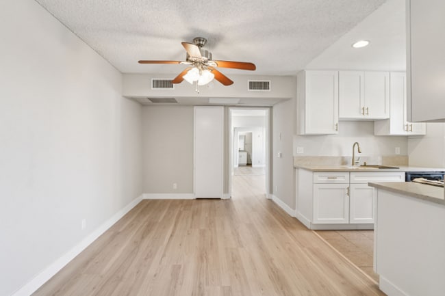 Building Photo - 626 E Verdugo Ave