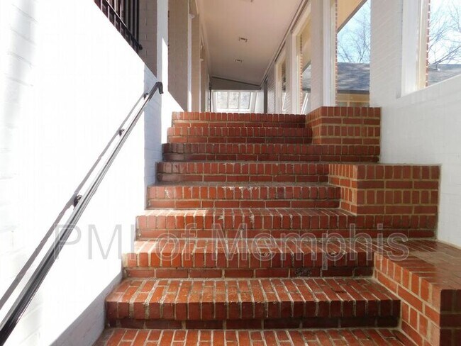 Foto del edificio - 8071 Dogwood Rd