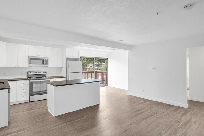 Building Photo - Currently getting renovated three-bedroom ...