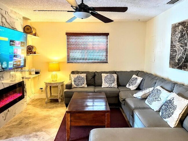 Building Photo - 8403 SW 144th Ct