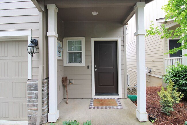Foto del edificio - 3 Bedroom Luxury Townhouse in Beautiful Happy Valley