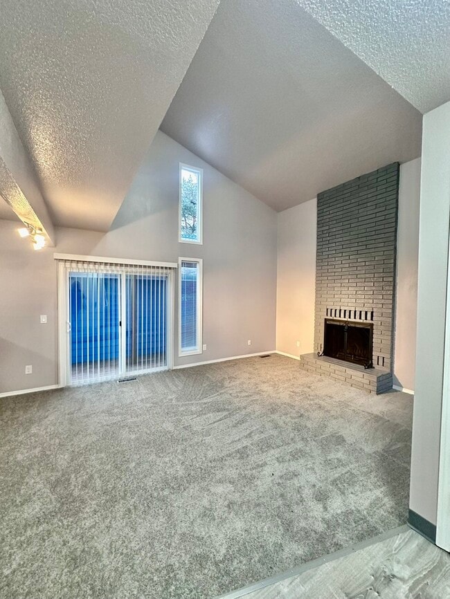 Building Photo - Charming & Spacious 3-Bedroom Duplex in the Heart of Highland!