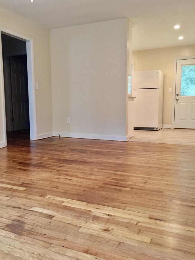 Building Photo - 593 Highland Ave
