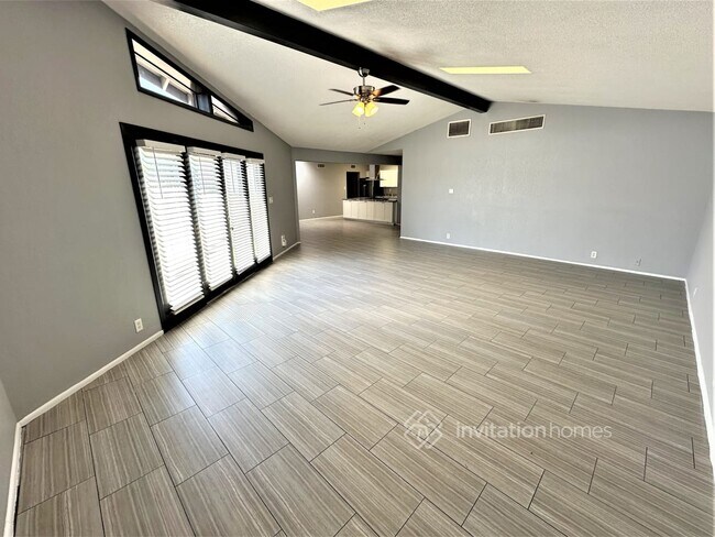 Building Photo - 1265 E Del Rio Dr