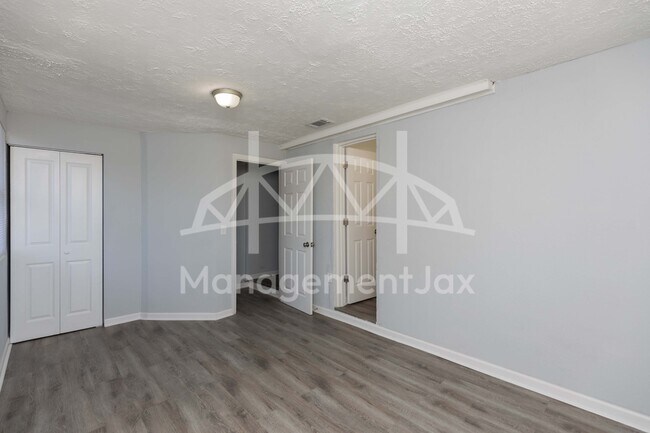 Foto del edificio - 1828 W 33rd St