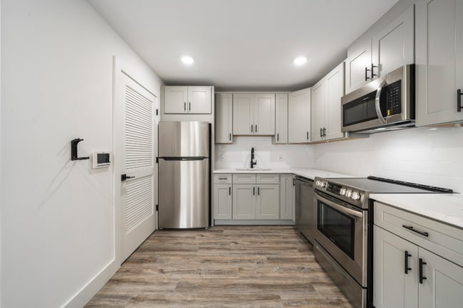 Building Photo - 242 Spring St