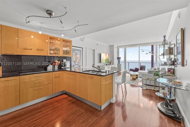Foto del edificio - 6799 Collins Ave