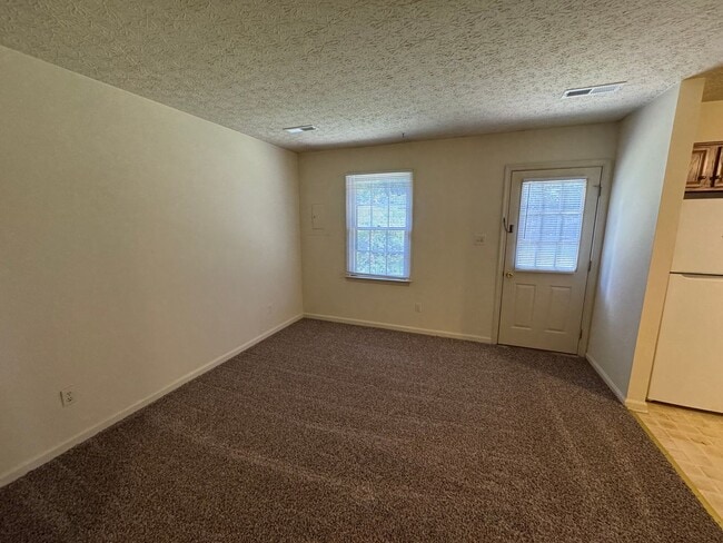 Building Photo - Affordable Bedford Apartment (Grand Arbre ...