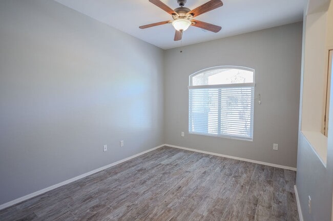 Building Photo - 4 Bedroom 2.5 Bathroom