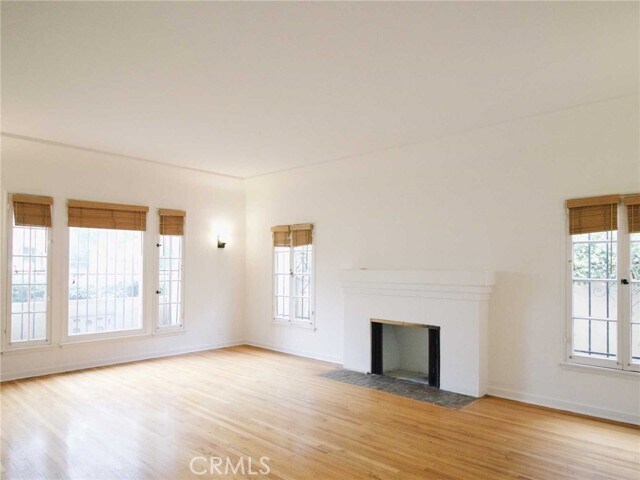 Foto del edificio - 1055 S Crescent Heights Blvd