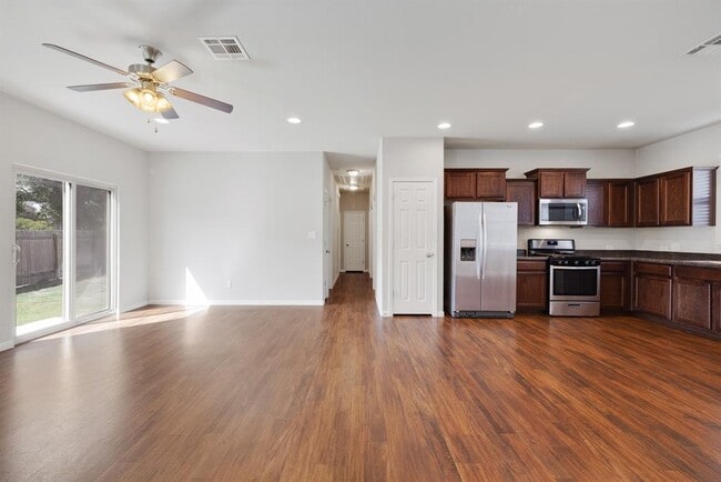 Building Photo - 429 Cinnamon Teal Ln