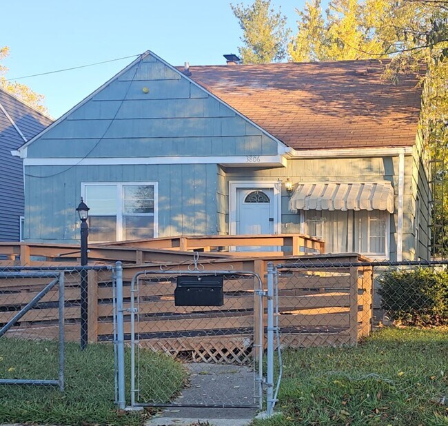 Foto del edificio - 3806 Herrick St