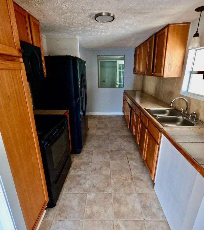 Foto del edificio - 437 Persimmon Ln