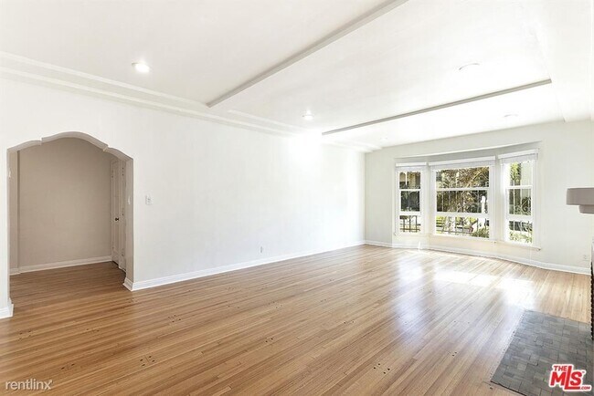 Building Photo - 3 br, 2 bath Condo - 123 N Mansfield Ave