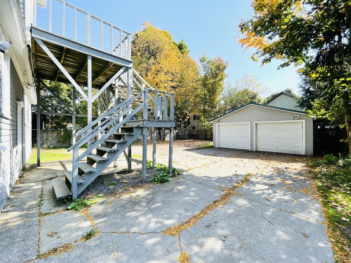 Building Photo - 151 Tompkins St