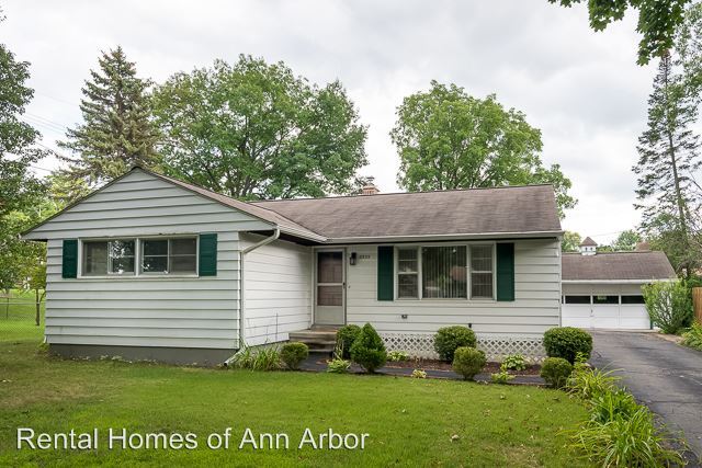 Primary Photo - 3 br, 1 bath House - 2935 Lakeview Dr