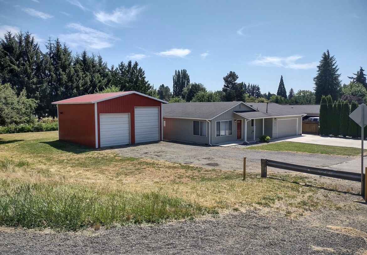 Primary Photo - 2916 32nd Ave