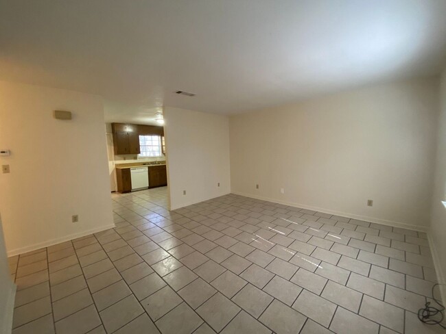 Building Photo - Northeast Pensacola - Harbour Square - 2 bedroom, 1 bathroom