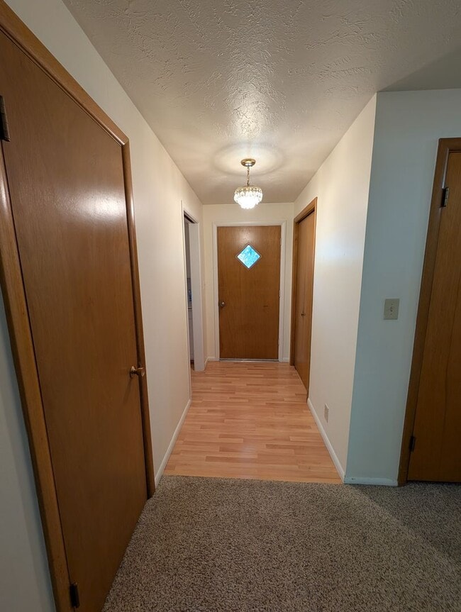 Building Photo - 675 University Dr