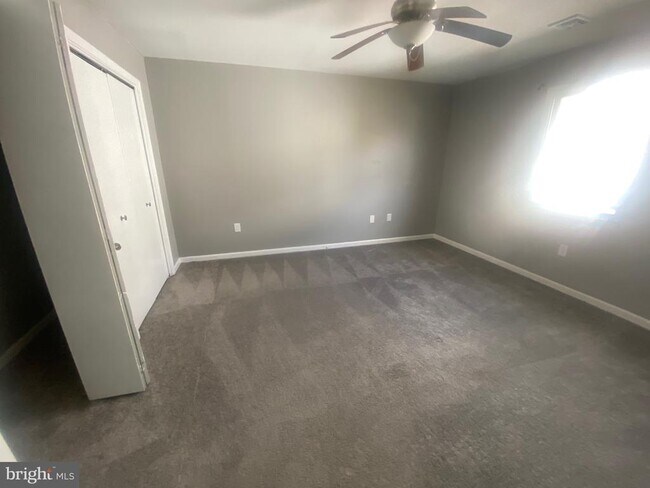 Foto del edificio - 880 W Oak St