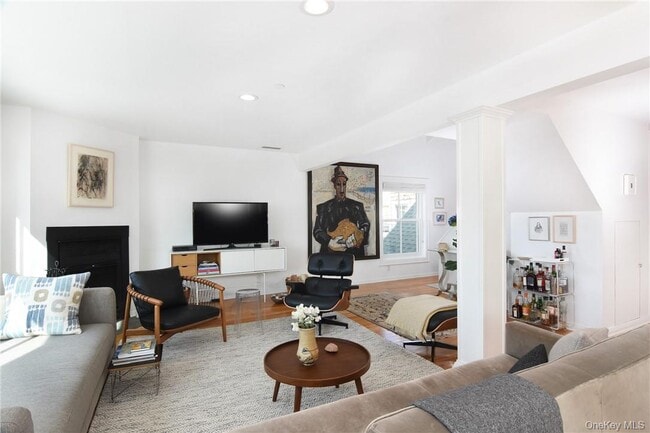 Building Photo - 27 N Buckhout St