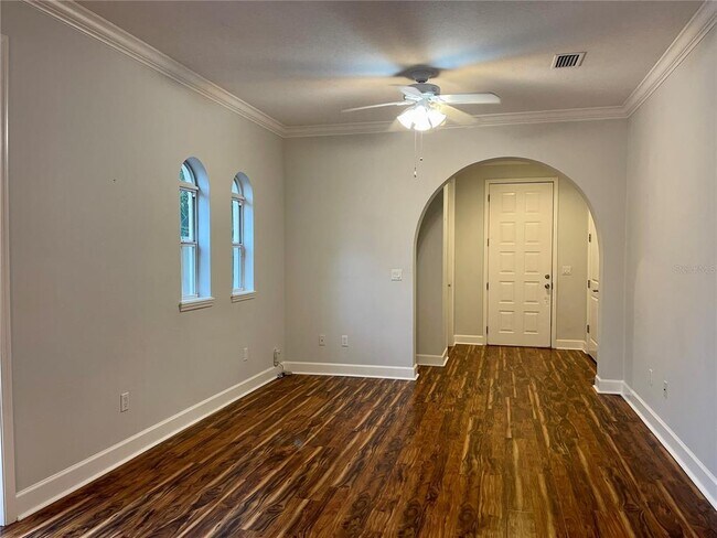Building Photo - 509 S Melville Ave