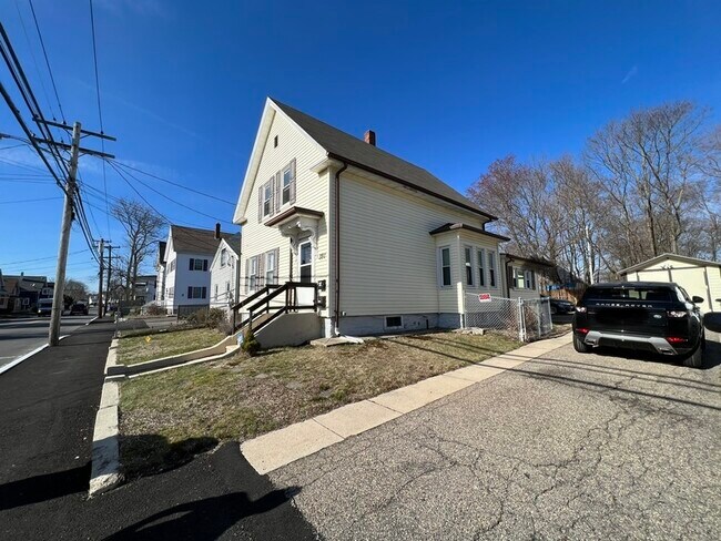 Building Photo - 397 Washington St
