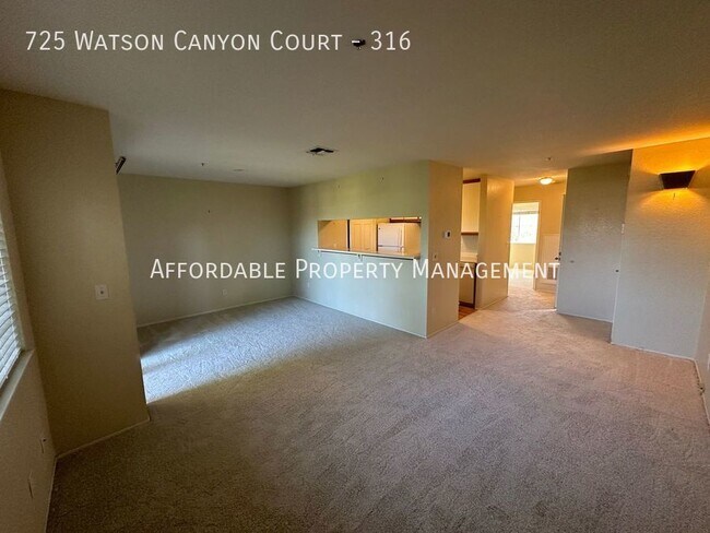 Foto del edificio - 725 Watson Canyon Ct