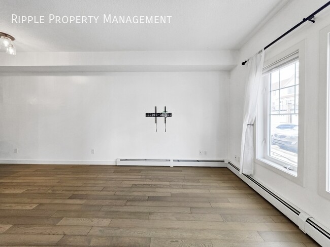 Building Photo - DESIRABLE 2 BEDS, 2 BATHS CONDO UNIT | CONVENIENCE RIGHT BY ROYAL OAK CENTRE