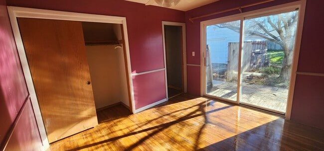 Building Photo - 3/4 bed 2 bath home