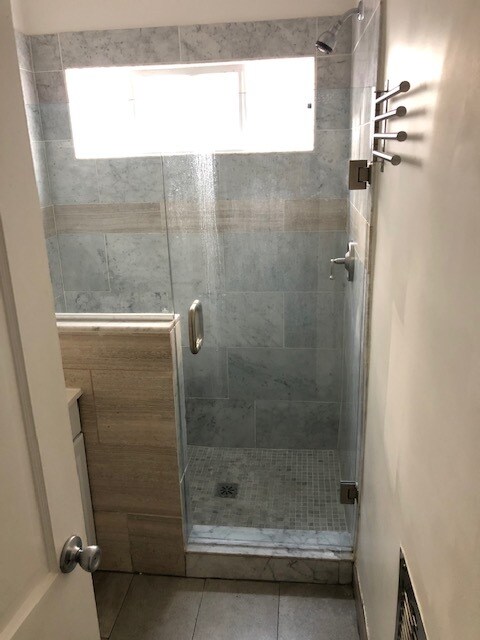 Shower - 11855 Weddington St