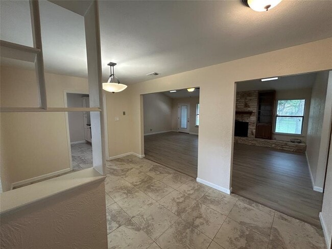 Building Photo - 1012 Mockingbird Dr