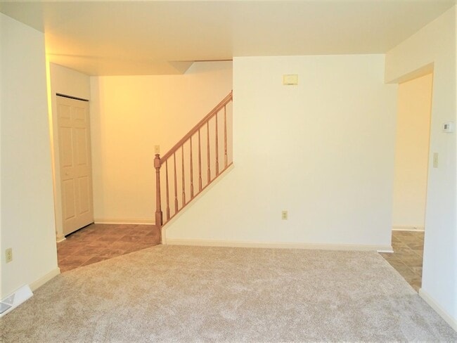 Building Photo - 822 Woodridge Dr