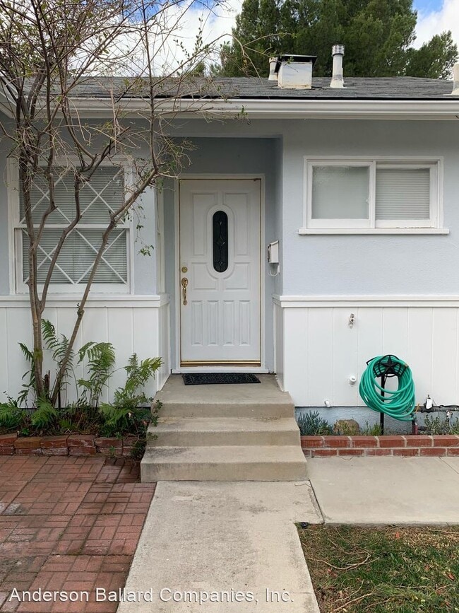 Building Photo - 3 br, 2 bath House - 9967 Cabanas Ave