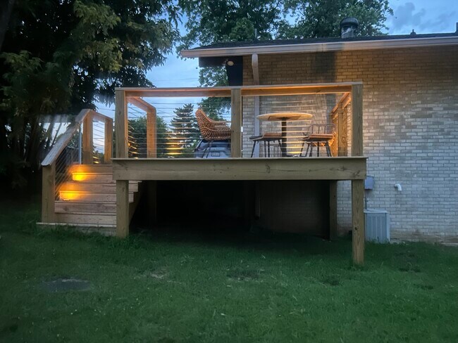 Building Photo - 517 Freda Villa