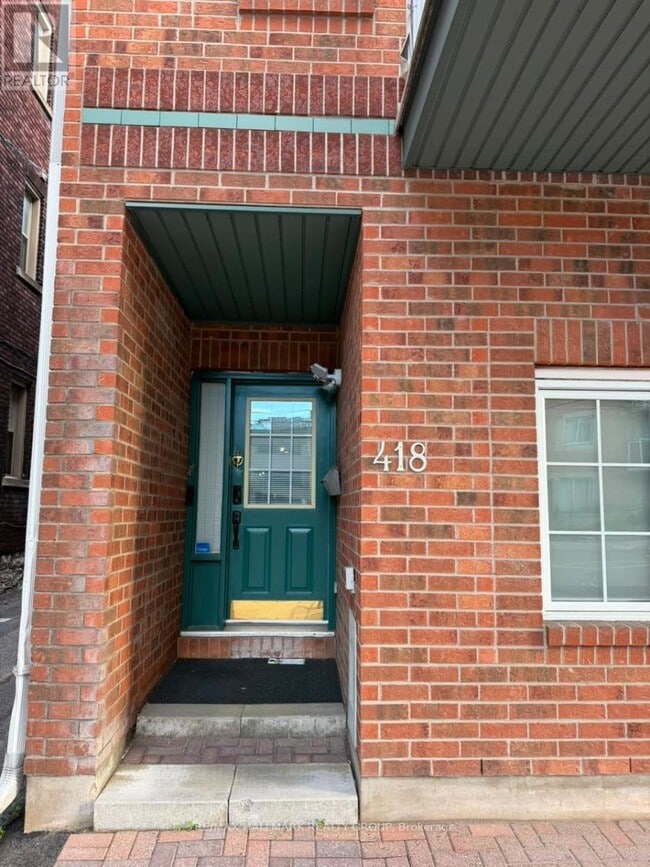 Building Photo - 418 Somerset St W