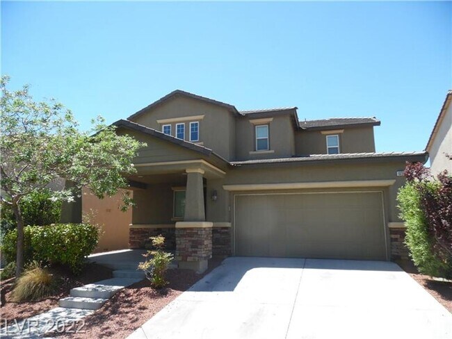 Building Photo - Huge 4 bedroom 3 bath 2 story home