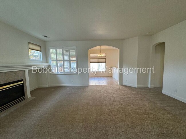 Building Photo - 2932 Oxbow Dr