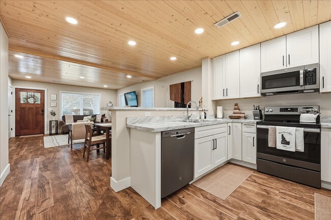 Building Photo - 1434 S Euclid Ave