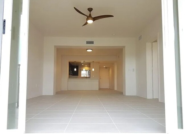 Modern Touches. Pets Negotiable. - Modern Touches. Pets Negotiable. Townhome