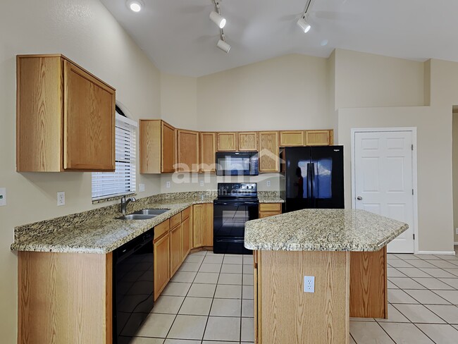 Foto del edificio - 8746 W Cherry Hills Dr