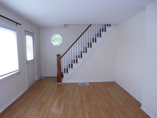 Building Photo - 228 Main St